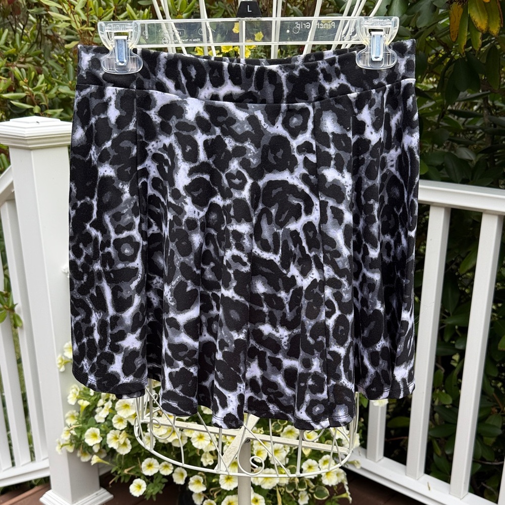 Forever 21 Black and White Leopard Print Mini Skirt
